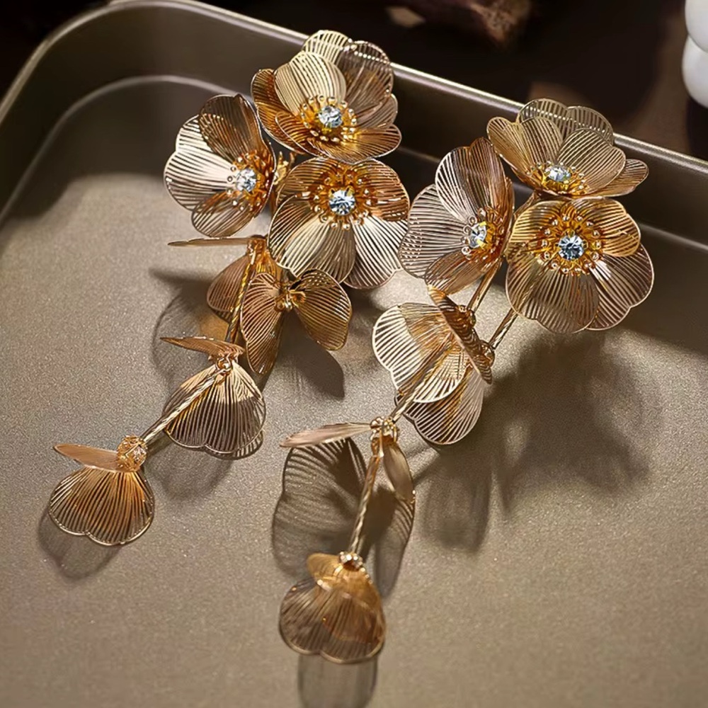 Elegant Gold Floral Earrings